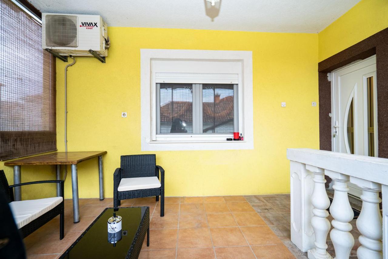 Apartman Jozic Knin Dış mekan fotoğraf