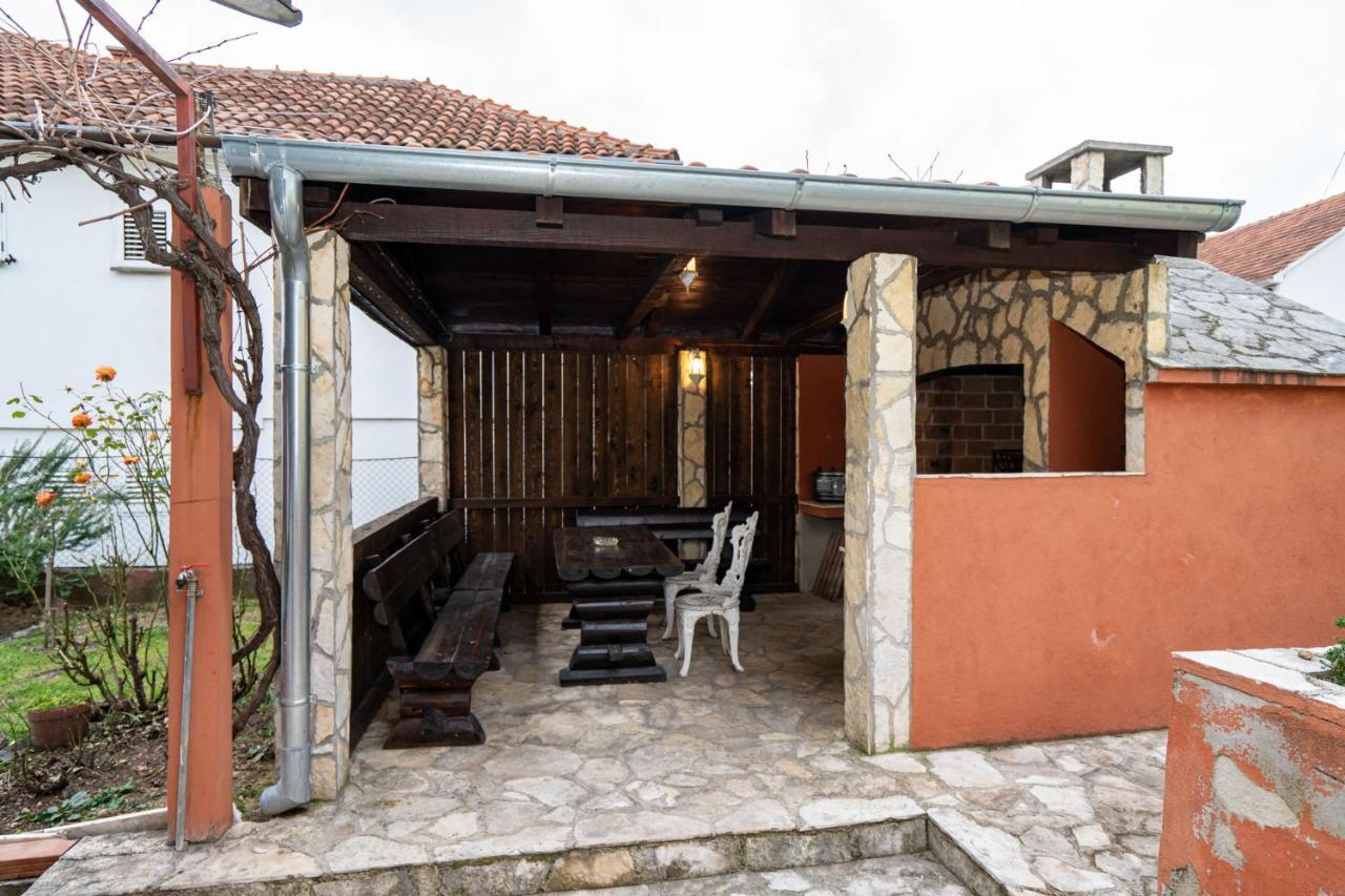 Apartman Jozic Knin Dış mekan fotoğraf