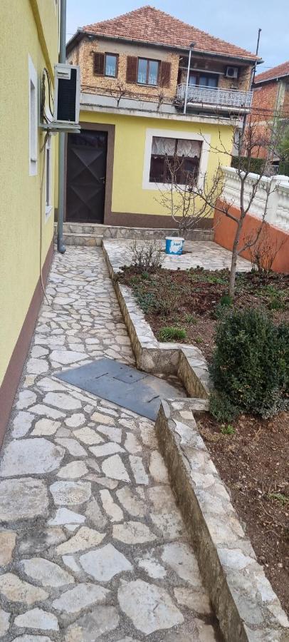 Apartman Jozic Knin Dış mekan fotoğraf